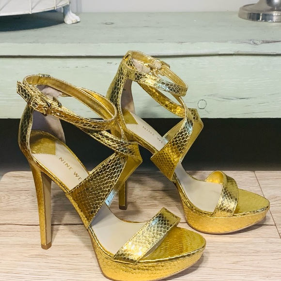 Nine West size 7 1/2 gold - Picture 2 of 9